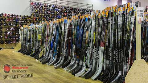 Video - Oomssport op bezoek bij een ijshockeyspeciaalzaak in Canada